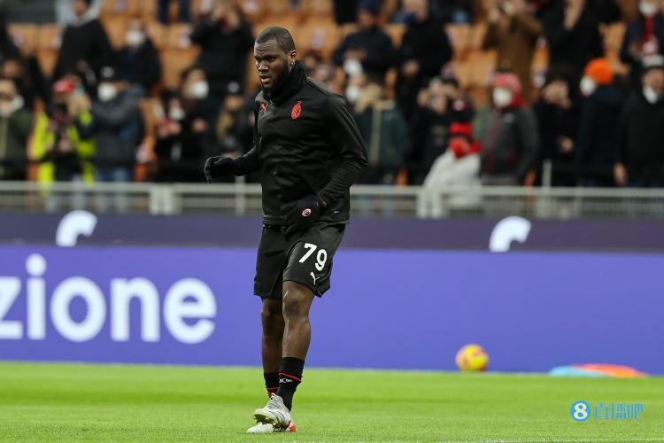 前教练:凯西在8号位上表现更好,他可以提升巴萨的实力